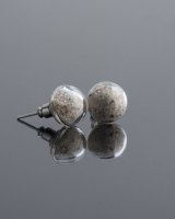 Stud earings with baltic sand